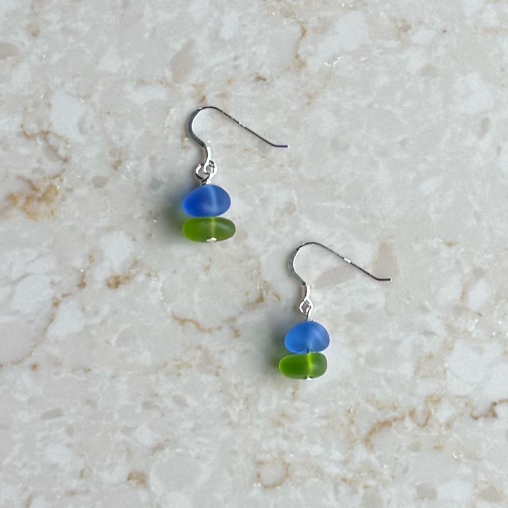 Nwot Tuckernuck Mini Seaglass Stack Earrings - image 1